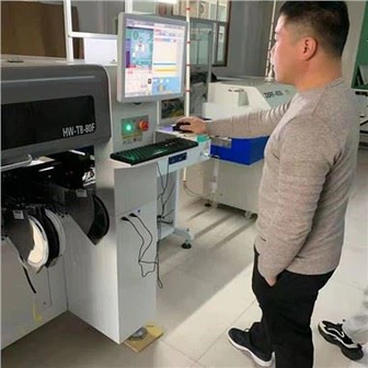 کنترل عددی الکترونیک را برمیدارد و قرار میدهد